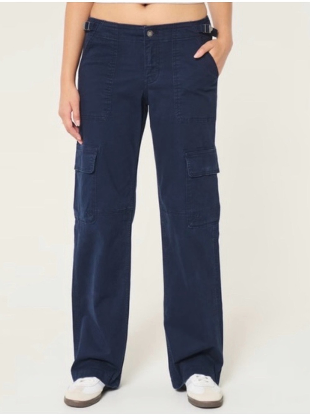 Hollister Navy Blue Low-Rise Baggy Cargo Pants. 2R/W26. NWOT